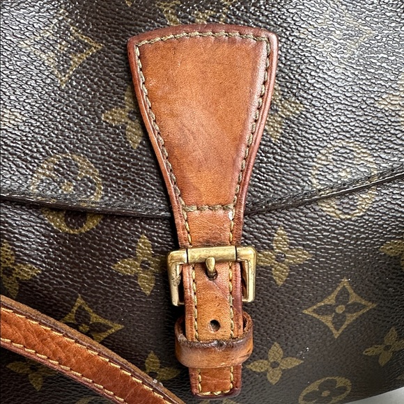 Louis Vuitton Monogram Jeune Fille Crossbody
Date code not visible - Picture 3 of 15